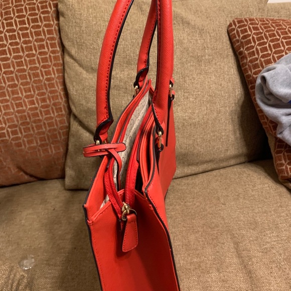 GUESS purse - Picture 3 of 4